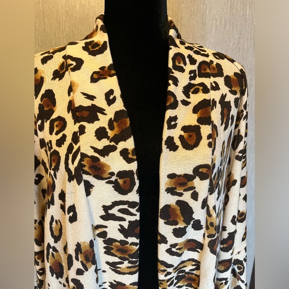 Veveret Cardigan Animal Print size 1X - Picture 8 of 9